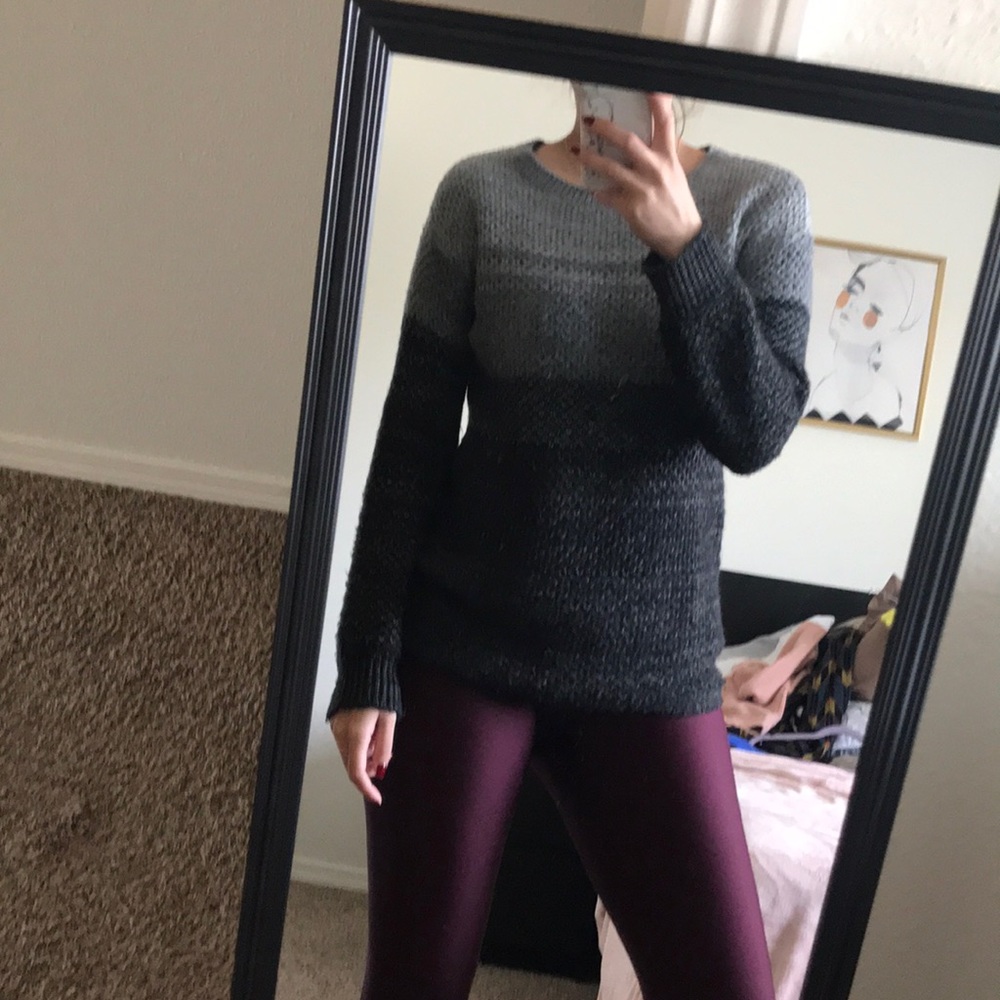 Round neck sweater